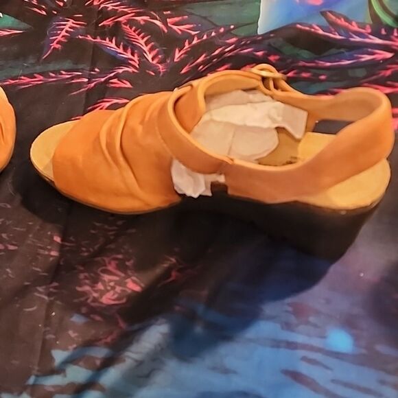 Comfortiva Stylish Tan Leather Sandals 👡 size 10W NWT - Picture 5 of 7